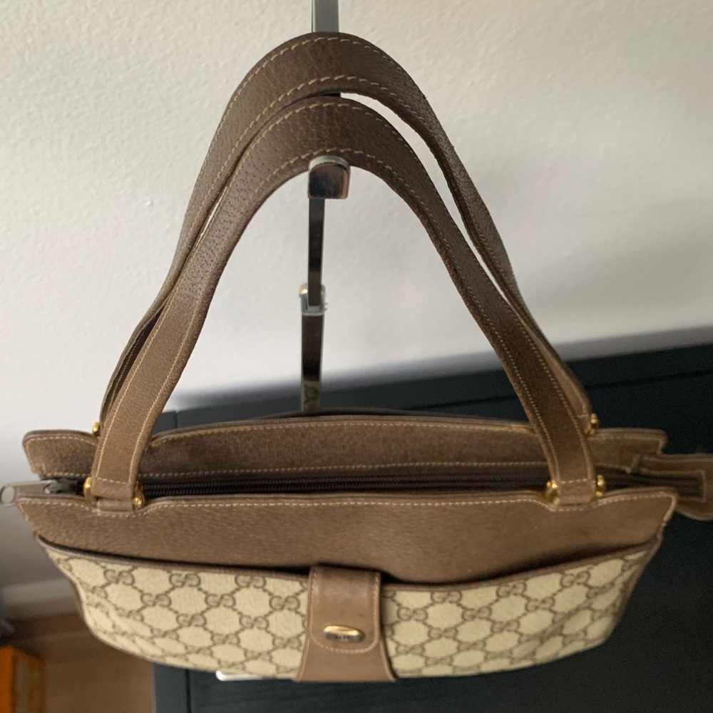 (25) GUCCI 80s Shoulder Bag - Picture 8 of 13